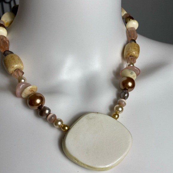 Vintage Japanese porcelain necklace, resin wood beads & pearl 1980 - Picture 6 of 6